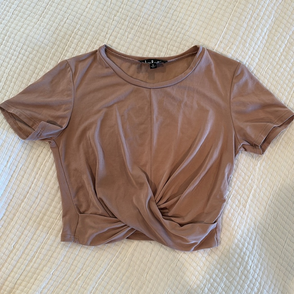 Lulu's Cropped T-Shirt